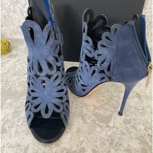 AUTHENTIC OSCAR DE LA RENTA blue suade 37.5